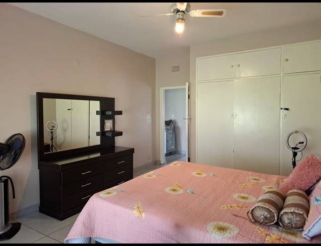 3 BEDROOM FLAT FOR SALE IN THREE RIVERS PROPER